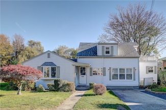 4 Rego Rd, Middletown, RI 02842