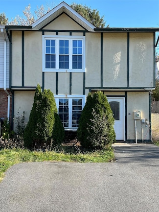 14 Columbine Ct, Middletown, NY 10940