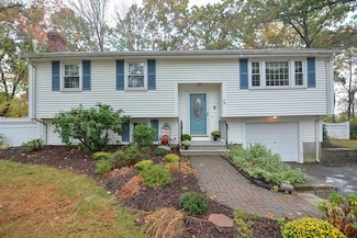 29 Meadow Rd, Medway, MA 02053