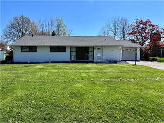 392 Richmond Dr, Hermitage, PA 16148
