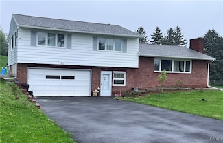 5094 Skyline Dr, Syracuse, NY 13215