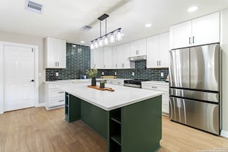 9611 Echo Gap, San Antonio, TX 78254