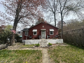 6 Passaic Dr, Hewitt, NJ 07421