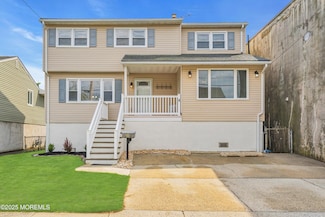 31 4th St, Highlands, NJ 07732