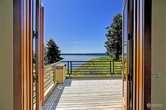 3228 S Camano Dr, Camano Island, WA 98282