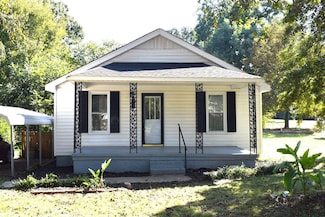 607 W 3rd St, Tuscumbia, AL 35674