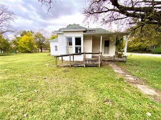 429 E Vernon St, Nevada, MO 64772