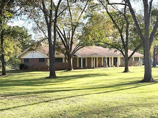 914 S Pineda St, Jacksonville, TX 75766