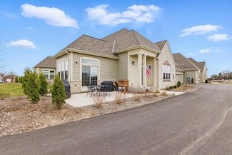 1507 Sandhill Blvd, Hartland, WI 53029