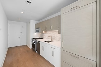555 10th Ave Unit 49G, New York, NY 10036