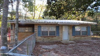 3009 Oak St, Gautier, MS 39553