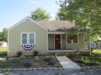 126 Clay St, Rupert, WV 25984