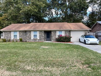 109 Pinewood St, Ladson, SC 29456