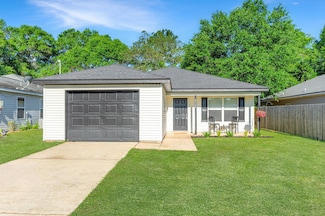 5134 Lake Dr S, Crestview, FL 32539
