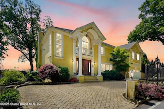 178 Douglas Rd, Staten Island, NY 10304