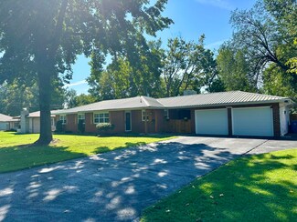 3226 E Whiteside St, Springfield, MO 65804