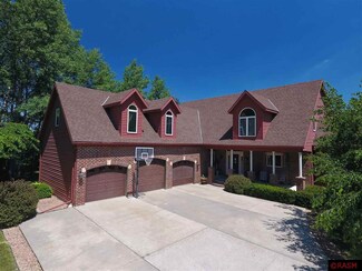 161 Sunset Dr, Henderson, MN 56044