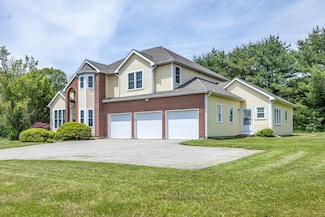 14 Fieldstone Dr, Storrs Mansfield, CT 06268
