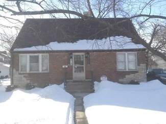 919 N Main St, Naperville, IL 60563