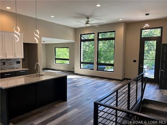41 Hidden Cave Rd, Lake Ozark, MO 65049