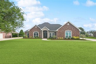 109 Edna Dr, Des Allemands, LA 70030