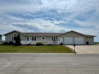 616 10th St NW, Devils Lake, ND 58301