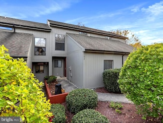 142 Fishhook Ln, Hedgesville, WV 25427