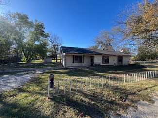 502 Palmer St, Bangs, TX 76823