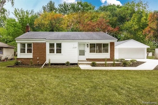 37122 Kellogg St, Clinton Township, MI 48036