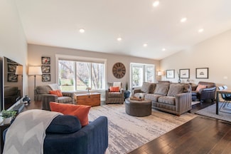 676 N Hay Lake Rd, Saint Paul, MN 55123