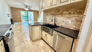 6306 Crescent Lake Way, Lake Worth, FL 33463