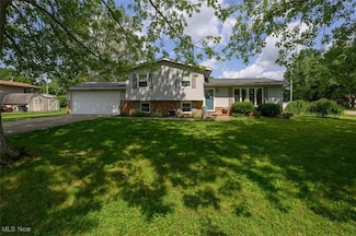 8017 Sapphire Ave NE, Canton, OH 44721