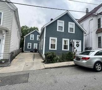 31 Abbott St, Lowell, MA 01852