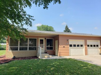 2016 Westfield Ave, Minot, ND 58701