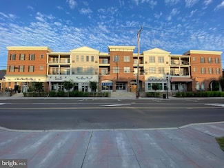 200 N Sycamore St Unit 2L, New Town, PA 18940
