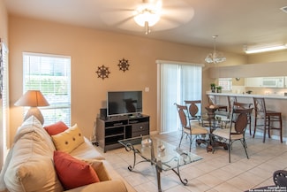 32 Chapel Hill Cir, San Antonio, TX 78240
