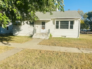 921 8th St SW, Huron, SD 57350