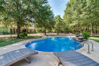 690 County Road 15560, Paris, TX 75462