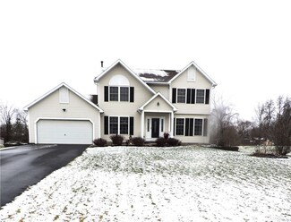 3 Scarlet Pine Cir, Brockport, NY 14420