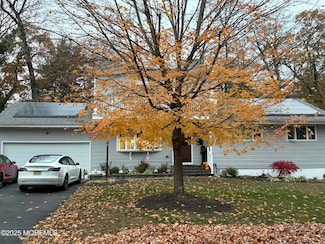 11 Chestnut Ridge Rd, Holmdel, NJ 07733