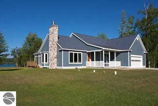 5985 E Ryans Way, Lake Leelanau, MI 49653