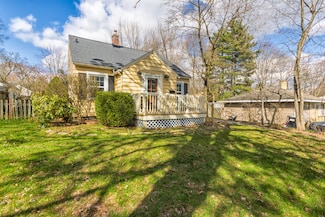 2622 Wellington Rd, Kalamazoo, MI 49008