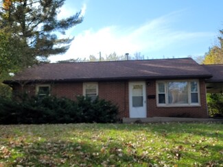 1315 Williamsburg Dr, Champaign, IL 61821