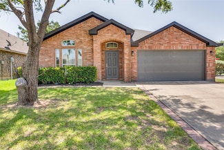 2038 Hollow Creek Dr, Dallas, TX 75253