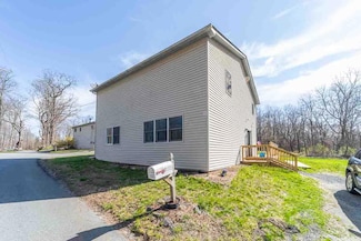122 Red Top Rd, Wallkill, NY 12589