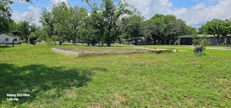 505 W Lewis St, San Saba, TX 76877