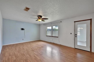 208 Harrogate Dr, Yukon, OK 73099