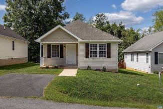 521 D St, Staunton, VA 24401