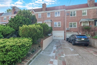42-32 196th St, Flushing, NY 11358