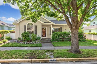 1023 Sandoz St, Central Point, OR 97502